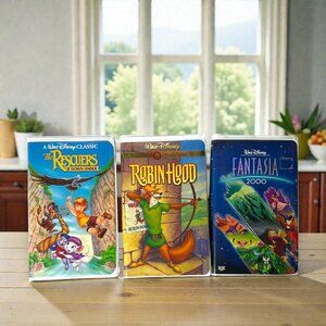 (Lot of 3) VHS Disney Fantasia 2000 The Rescuers Down Under Robin Hood